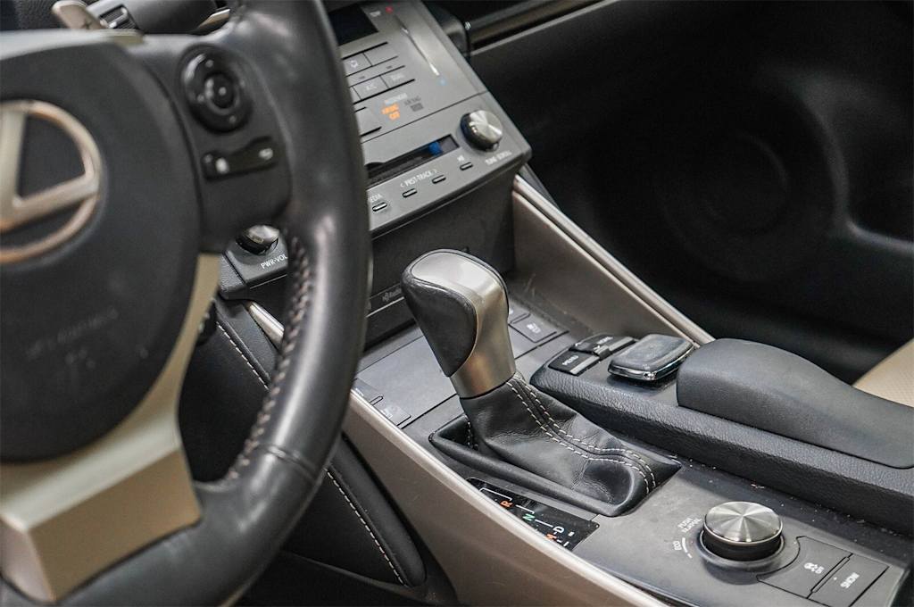 Thumbnail: 2015 Lexus IS - 27