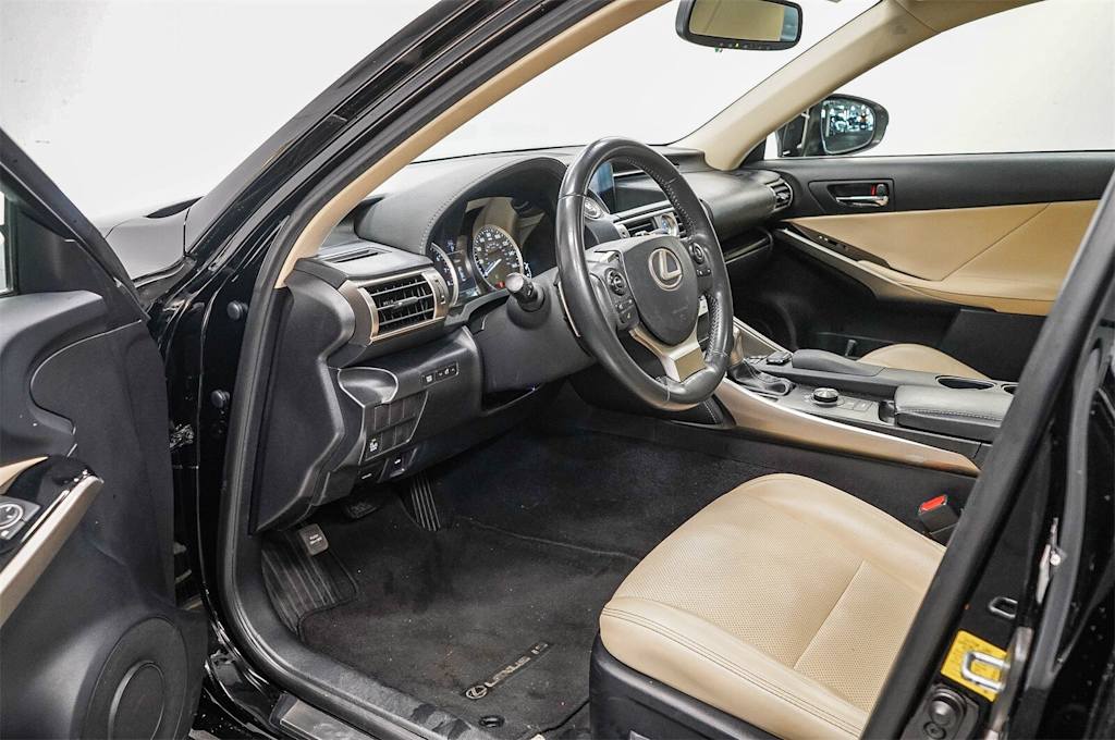 Thumbnail: 2015 Lexus IS - 14