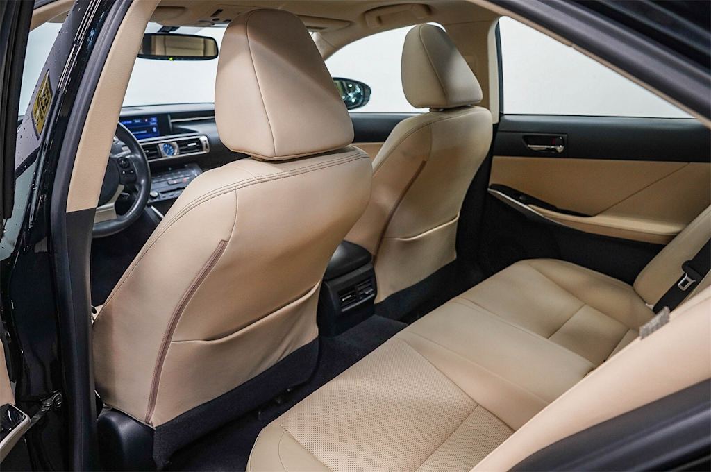 Thumbnail: 2015 Lexus IS - 12