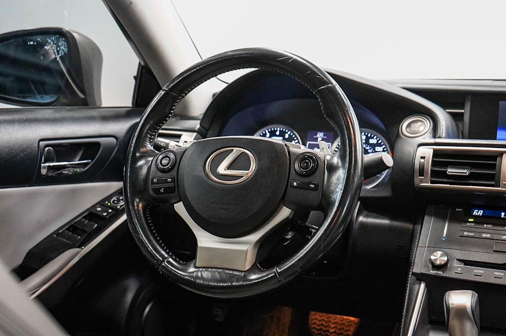Thumbnail: 2015 Lexus IS - 12