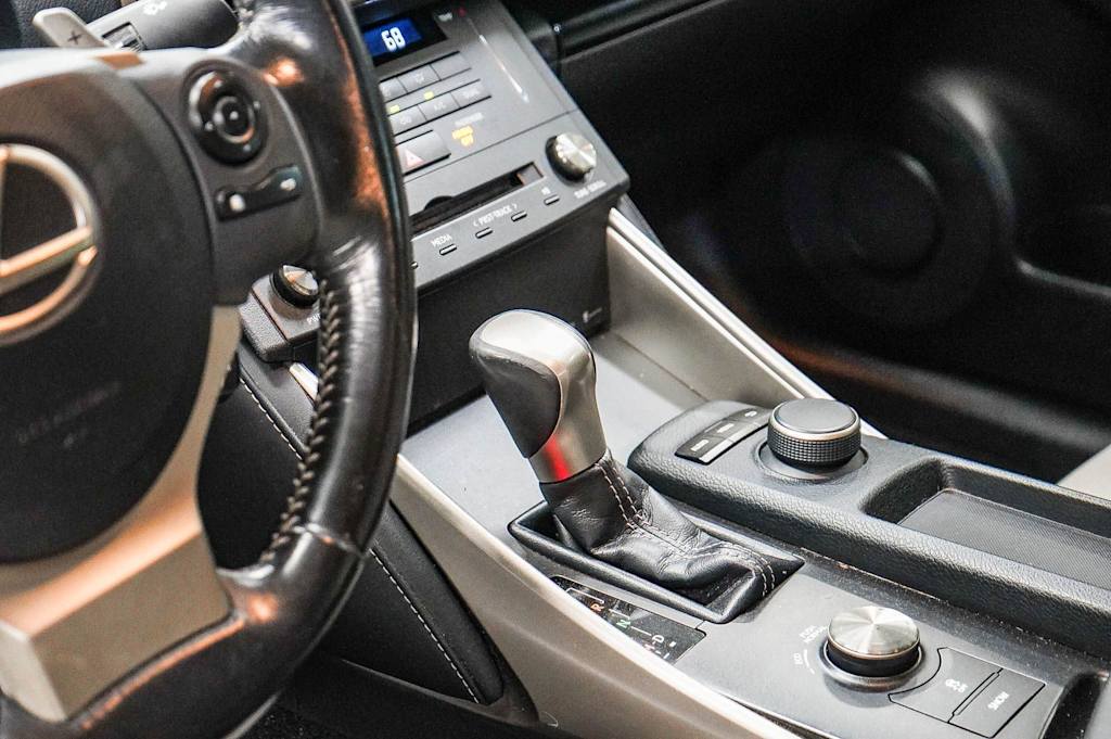 Thumbnail: 2015 Lexus IS - 14