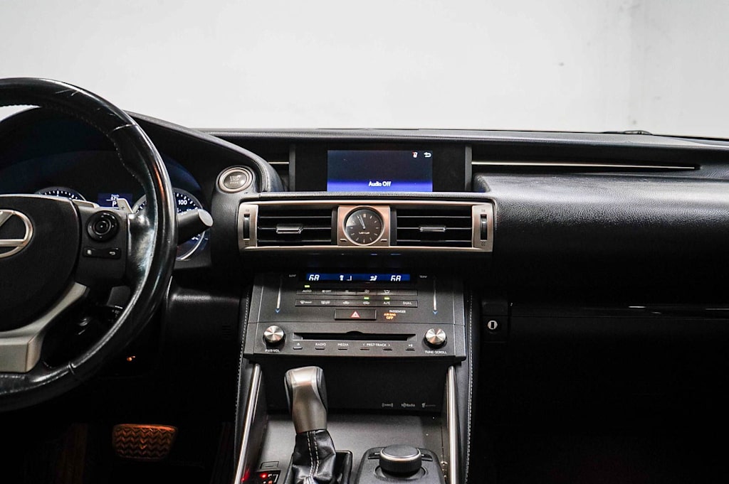 Thumbnail: 2015 Lexus IS - 8