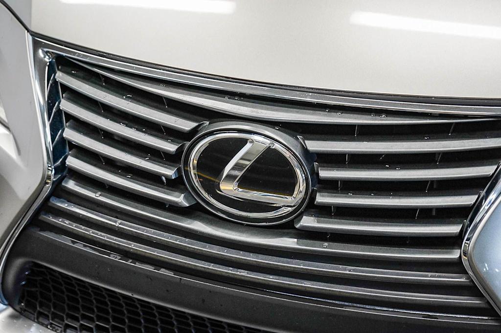 Thumbnail: 2015 Lexus IS - 20