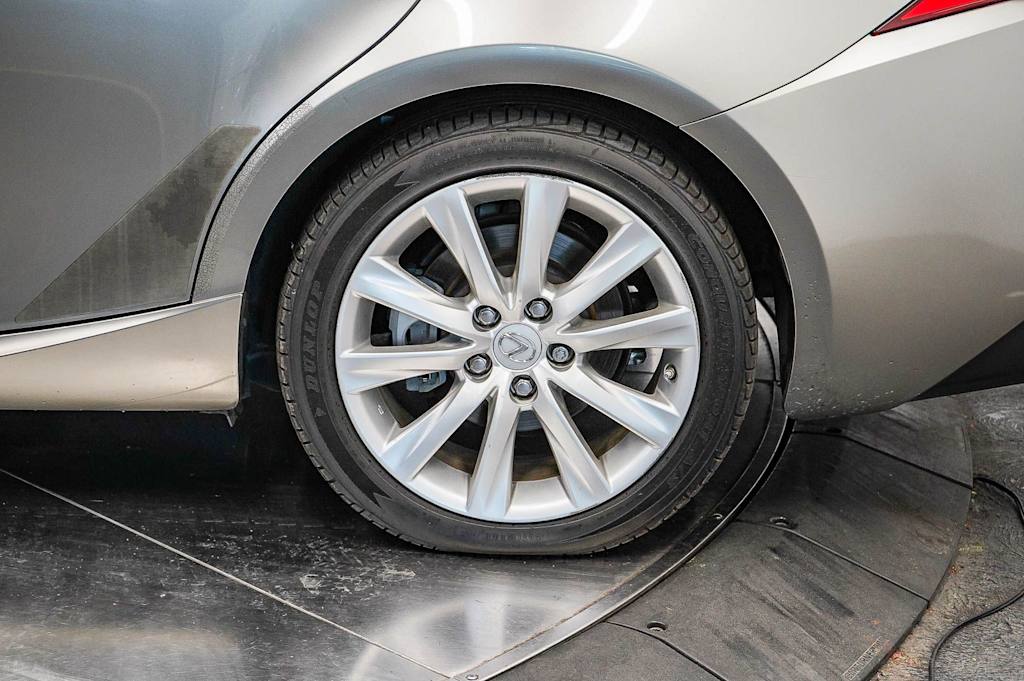 Thumbnail: 2015 Lexus IS - 21