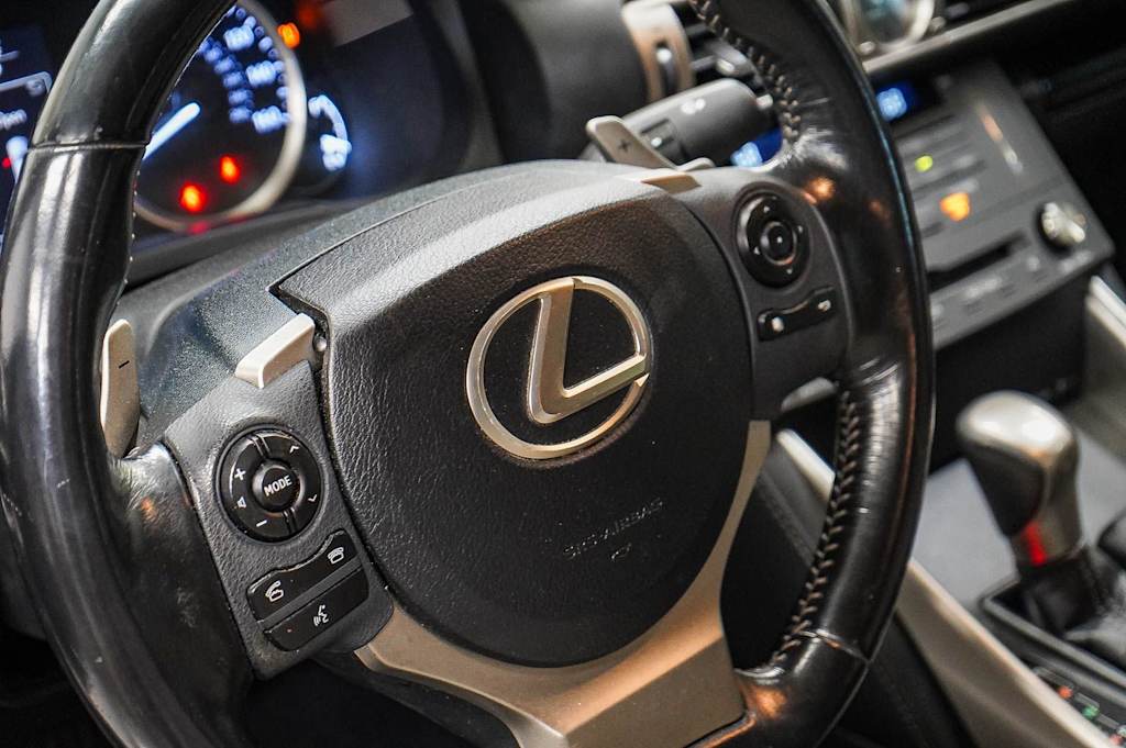 Thumbnail: 2015 Lexus IS - 25