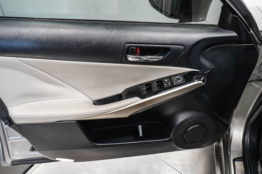 Thumbnail: 2015 Lexus IS - 26