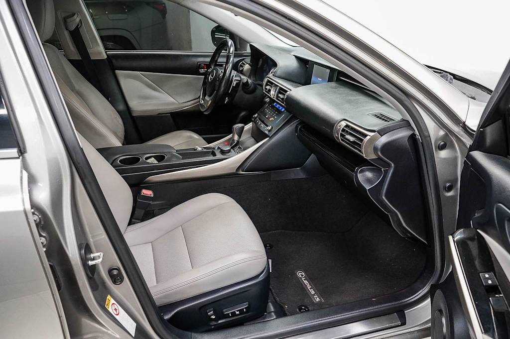 Thumbnail: 2015 Lexus IS - 9