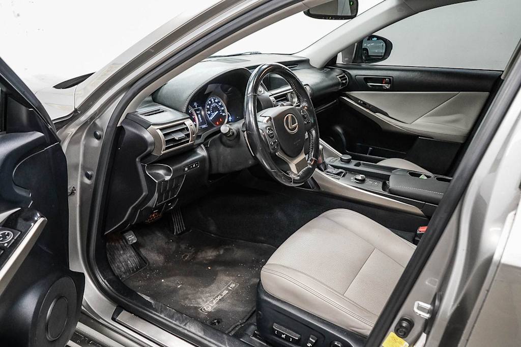 Thumbnail: 2015 Lexus IS - 10