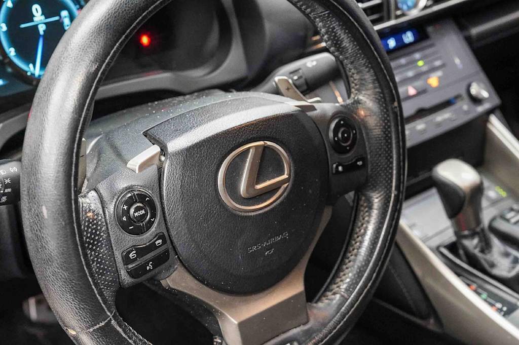 Thumbnail: 2015 Lexus IS - 13