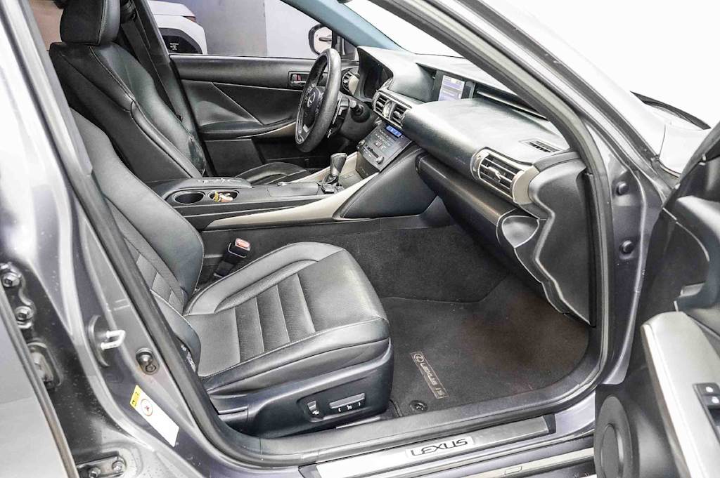 Thumbnail: 2015 Lexus IS - 10