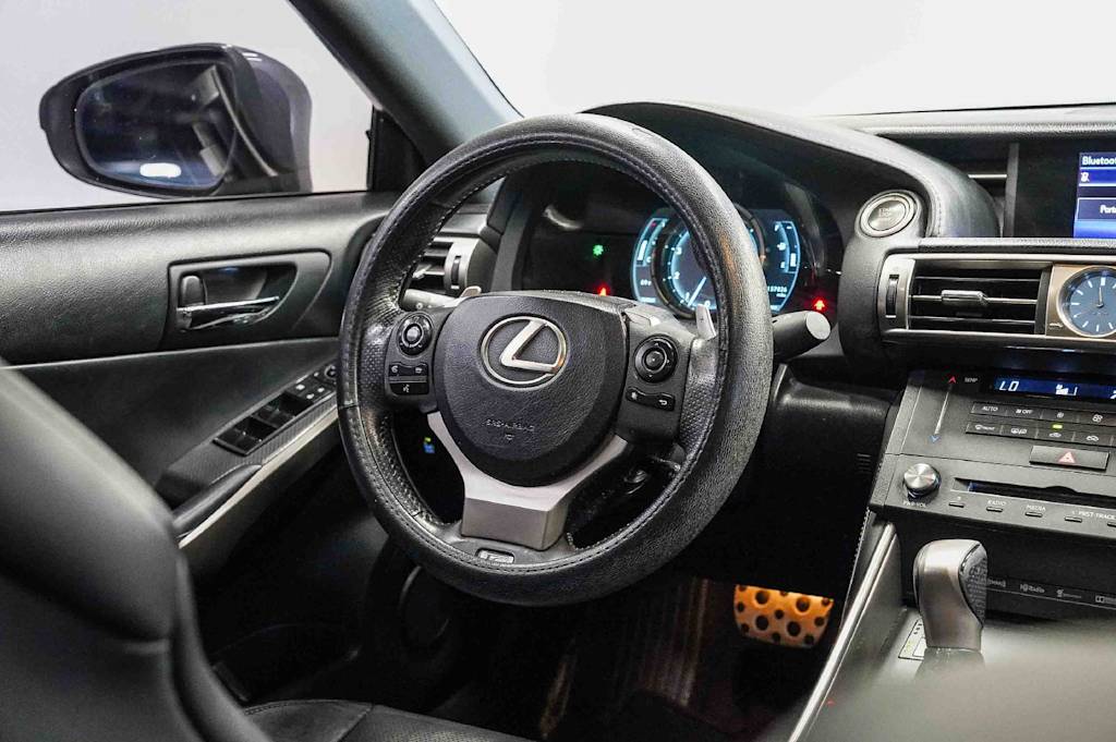 Thumbnail: 2015 Lexus IS - 9