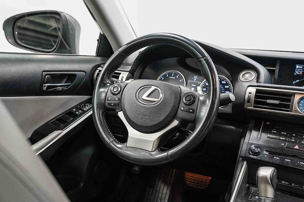 Thumbnail: 2014 Lexus IS - 13