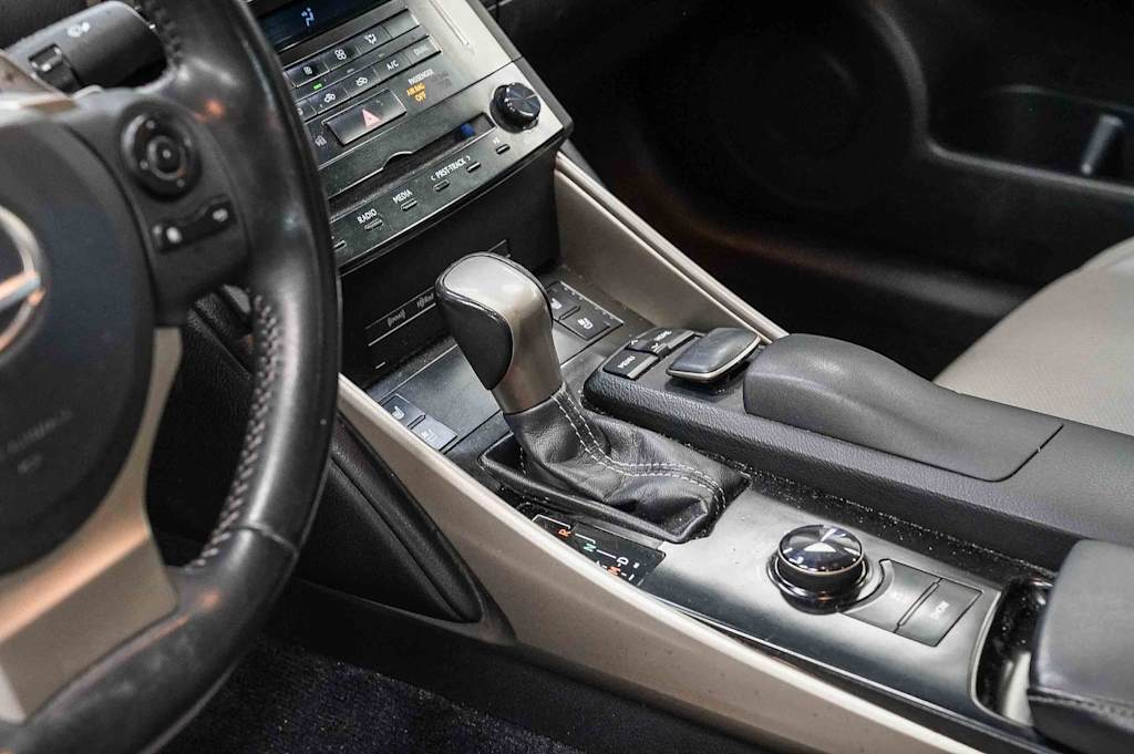 Thumbnail: 2014 Lexus IS - 16