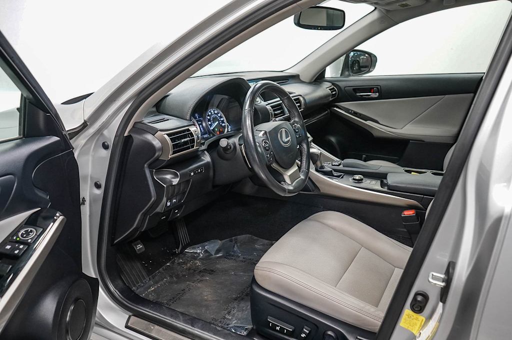 Thumbnail: 2015 Lexus IS - 13