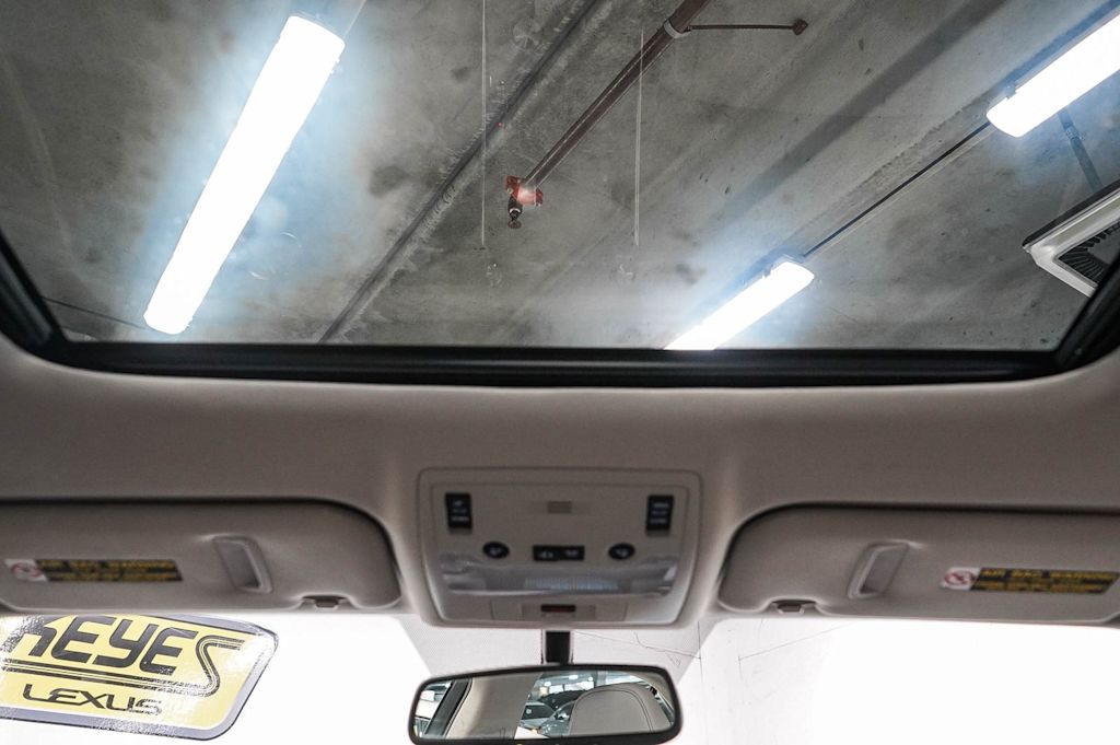 Thumbnail: 2015 Lexus IS - 24