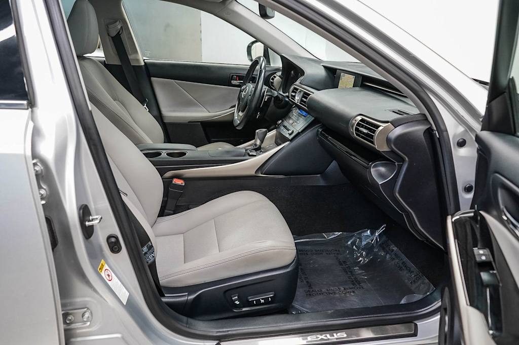 Thumbnail: 2015 Lexus IS - 9