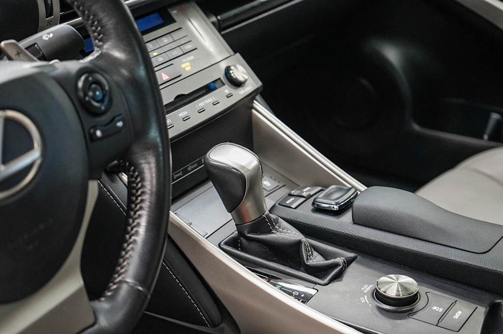 Thumbnail: 2015 Lexus IS - 15