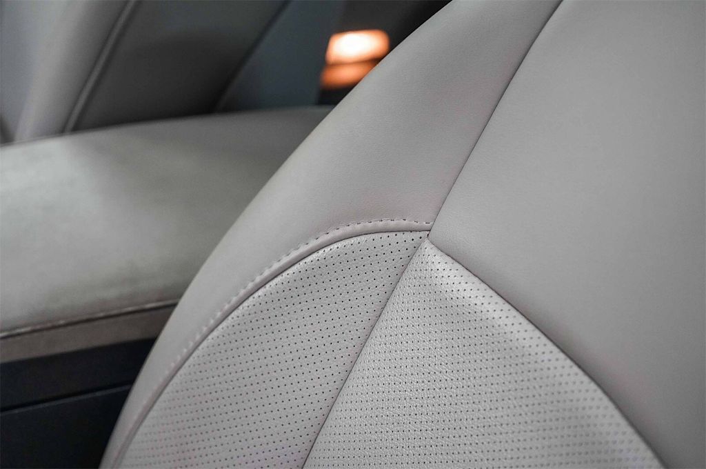 Thumbnail: 2010 Lexus ES - 11