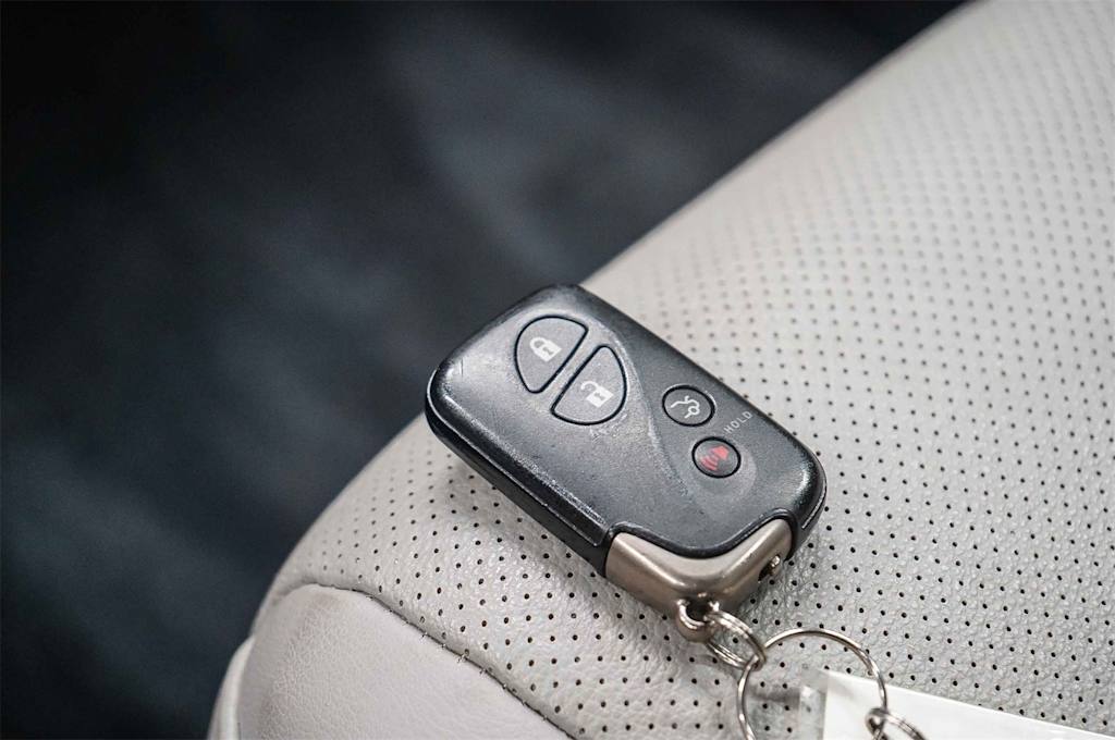 Thumbnail: 2010 Lexus ES - 18