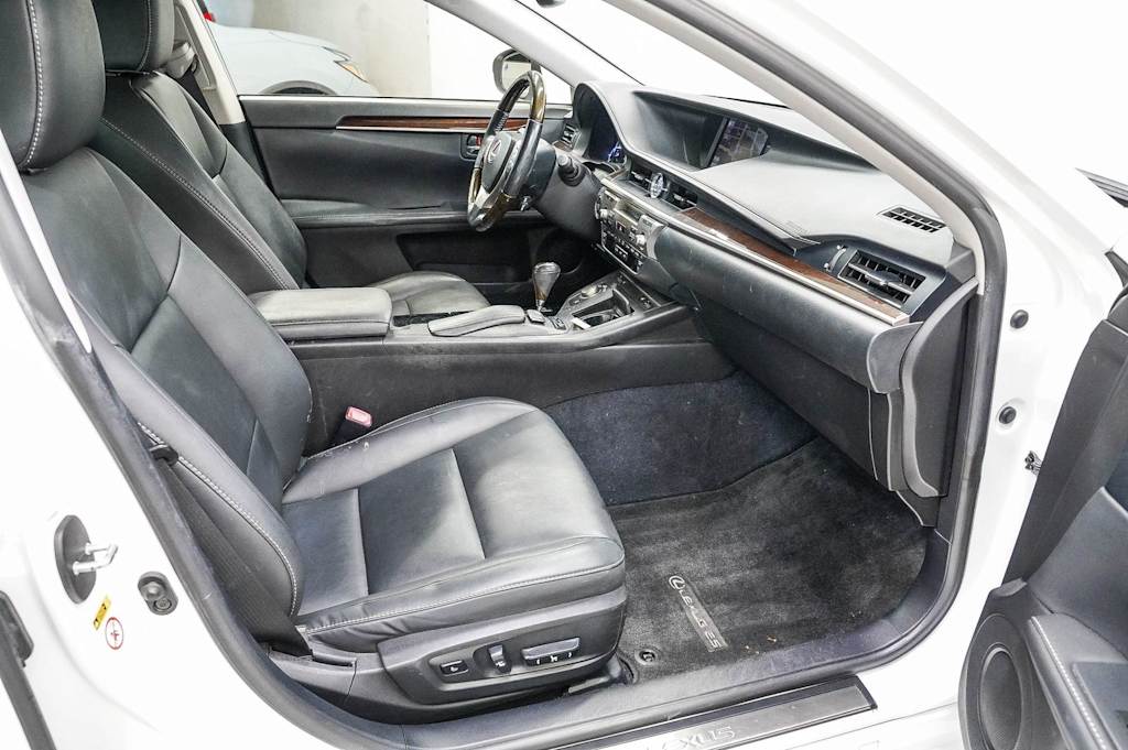 Thumbnail: 2013 Lexus ES - 10