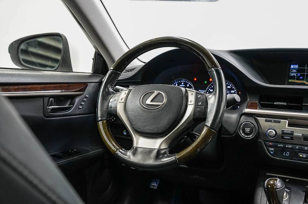 Thumbnail: 2013 Lexus ES - 13