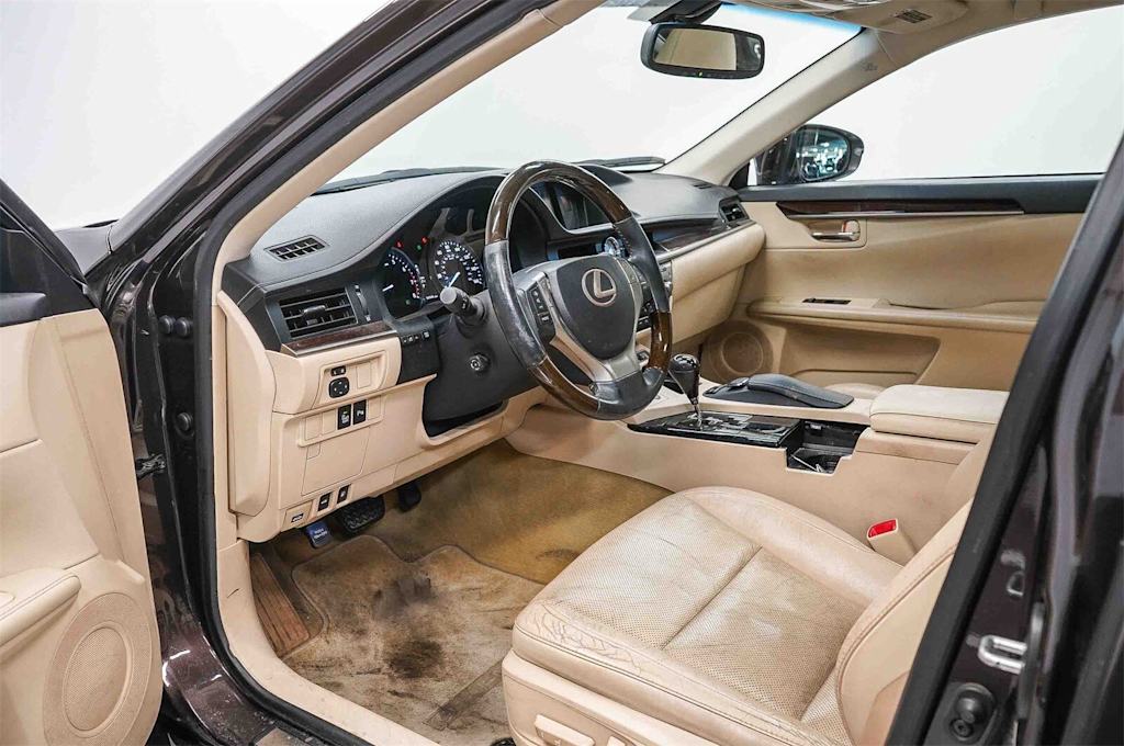 Thumbnail: 2014 Lexus ES - 13