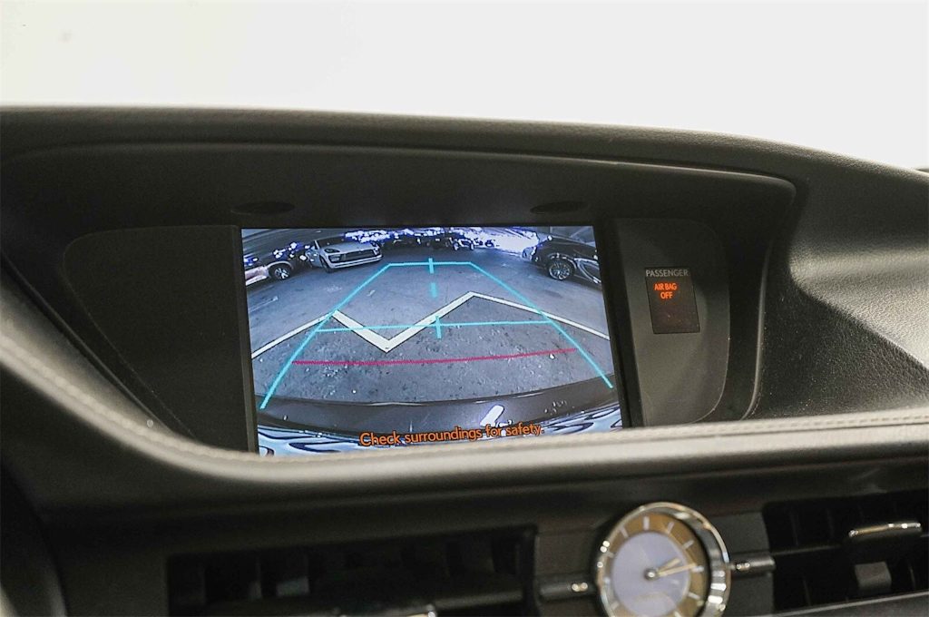 Thumbnail: 2014 Lexus ES - 28