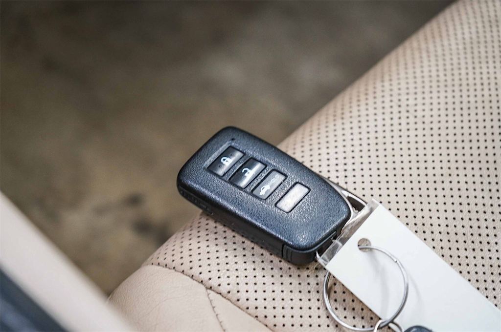 Thumbnail: 2014 Lexus ES - 17