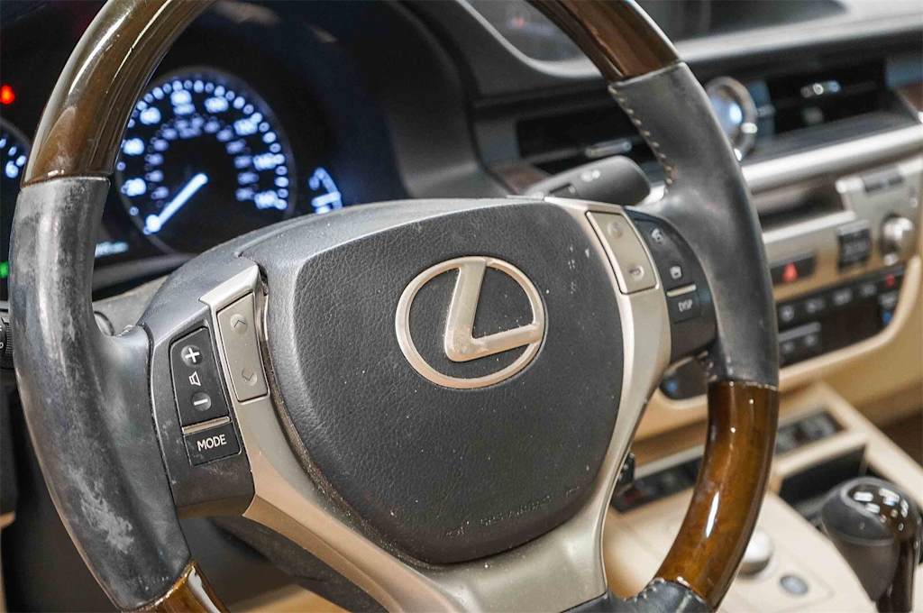 Thumbnail: 2014 Lexus ES - 25