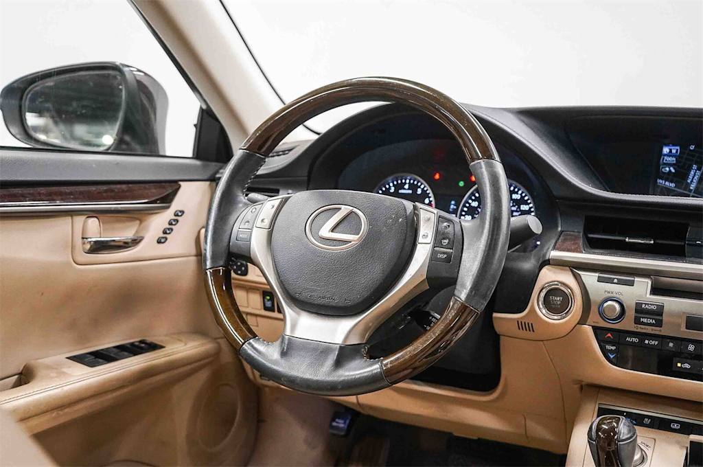 Thumbnail: 2014 Lexus ES - 12