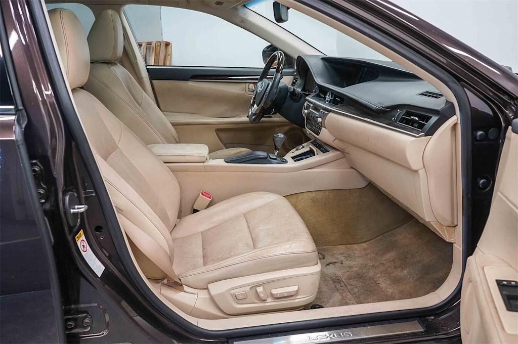 Thumbnail: 2014 Lexus ES - 10