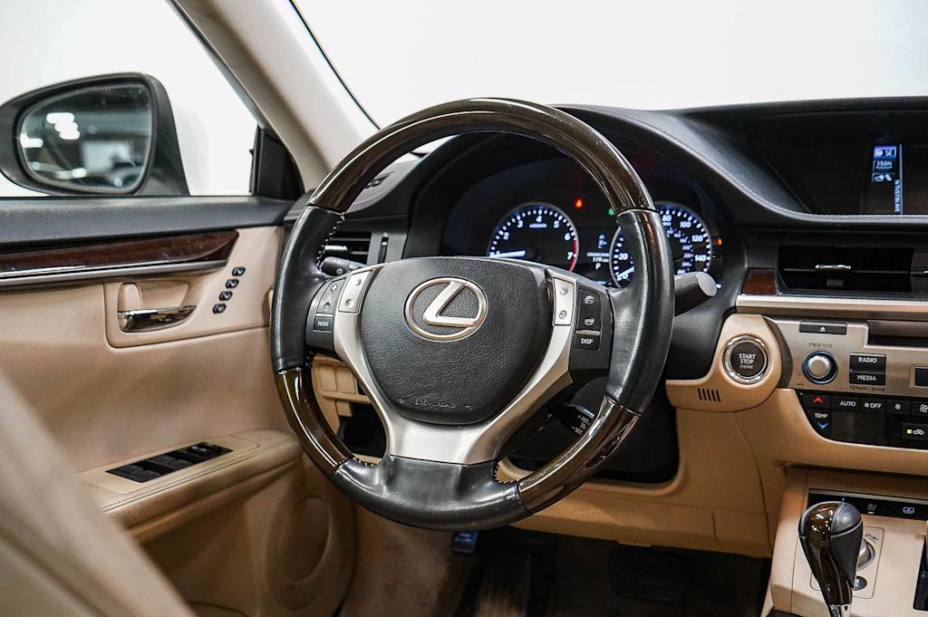 Thumbnail: 2013 Lexus ES - 12