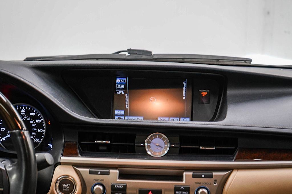 Thumbnail: 2013 Lexus ES - 24