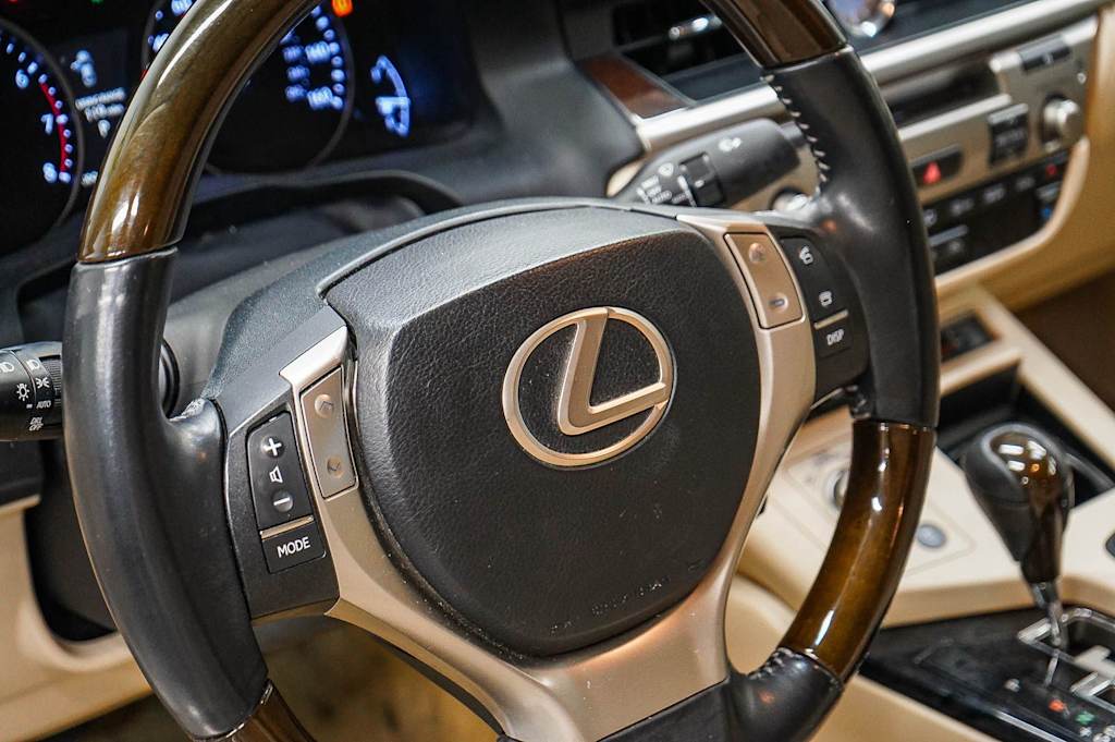 Thumbnail: 2013 Lexus ES - 26