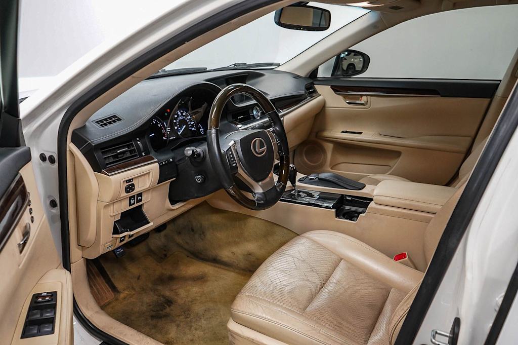 Thumbnail: 2013 Lexus ES - 13