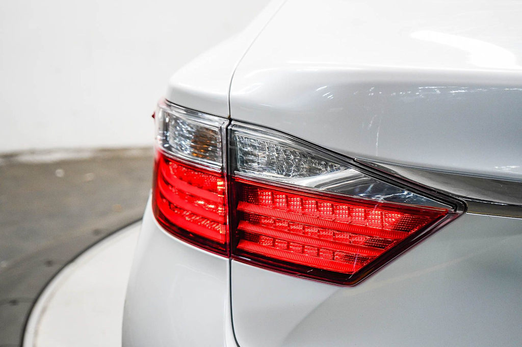 Thumbnail: 2013 Lexus ES - 23