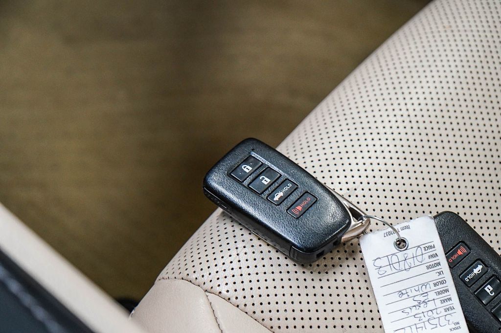 Thumbnail: 2013 Lexus ES - 17