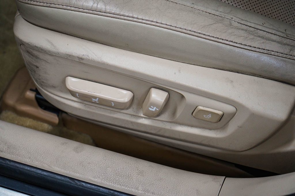 Thumbnail: 2013 Lexus ES - 28