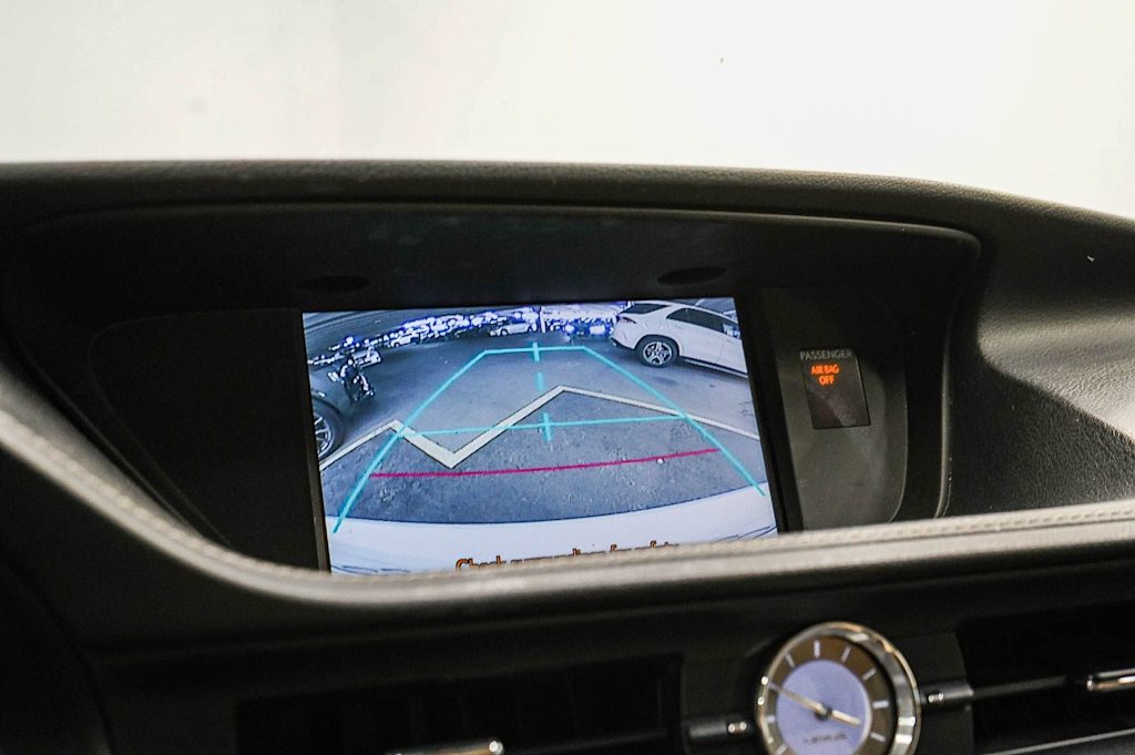 Thumbnail: 2013 Lexus ES - 14