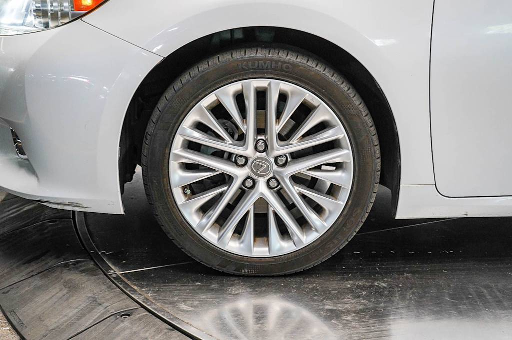 Thumbnail: 2013 Lexus ES - 6