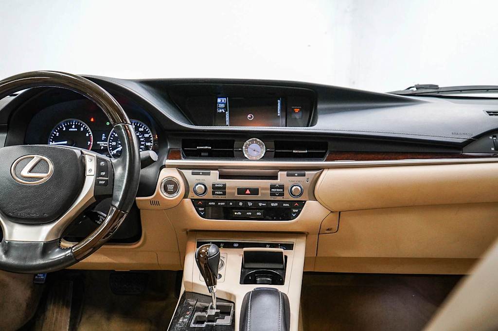 Thumbnail: 2013 Lexus ES - 8