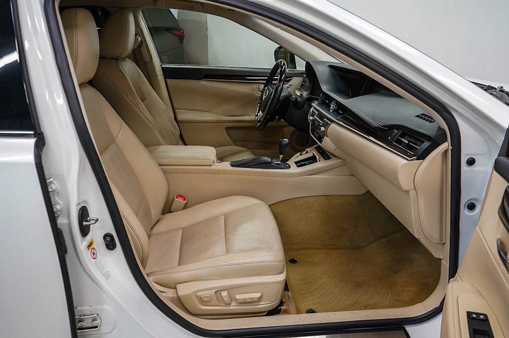 Thumbnail: 2013 Lexus ES - 9