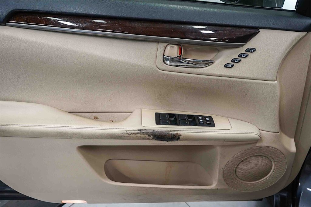 Thumbnail: 2013 Lexus ES - 25