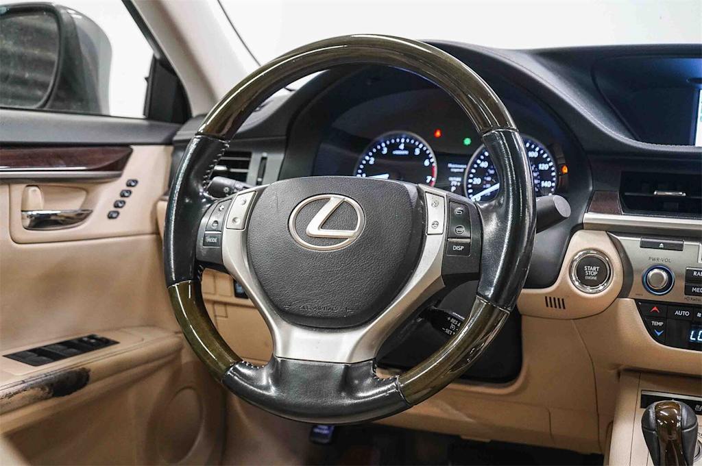 Thumbnail: 2013 Lexus ES - 13