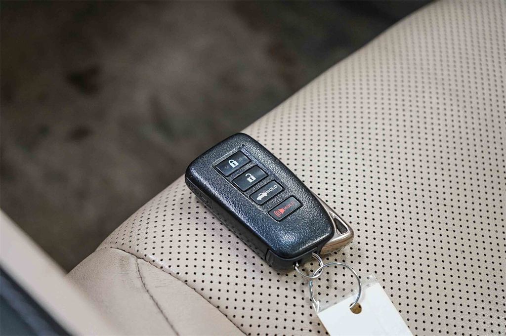Thumbnail: 2013 Lexus ES - 18