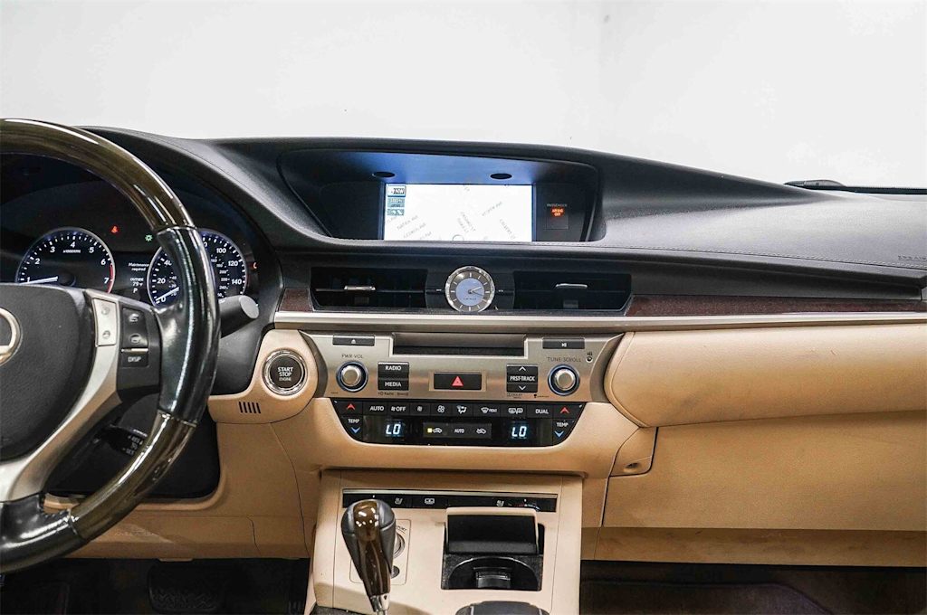 Thumbnail: 2013 Lexus ES - 9