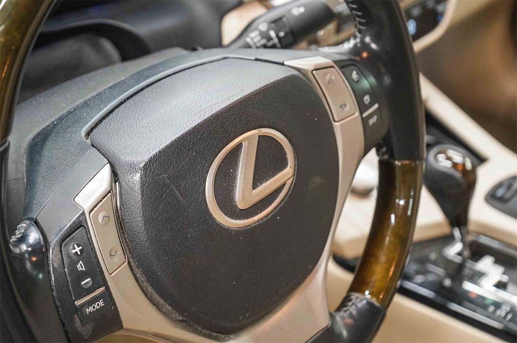 Thumbnail: 2013 Lexus ES - 16