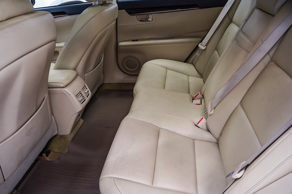 Thumbnail: 2013 Lexus ES - 11