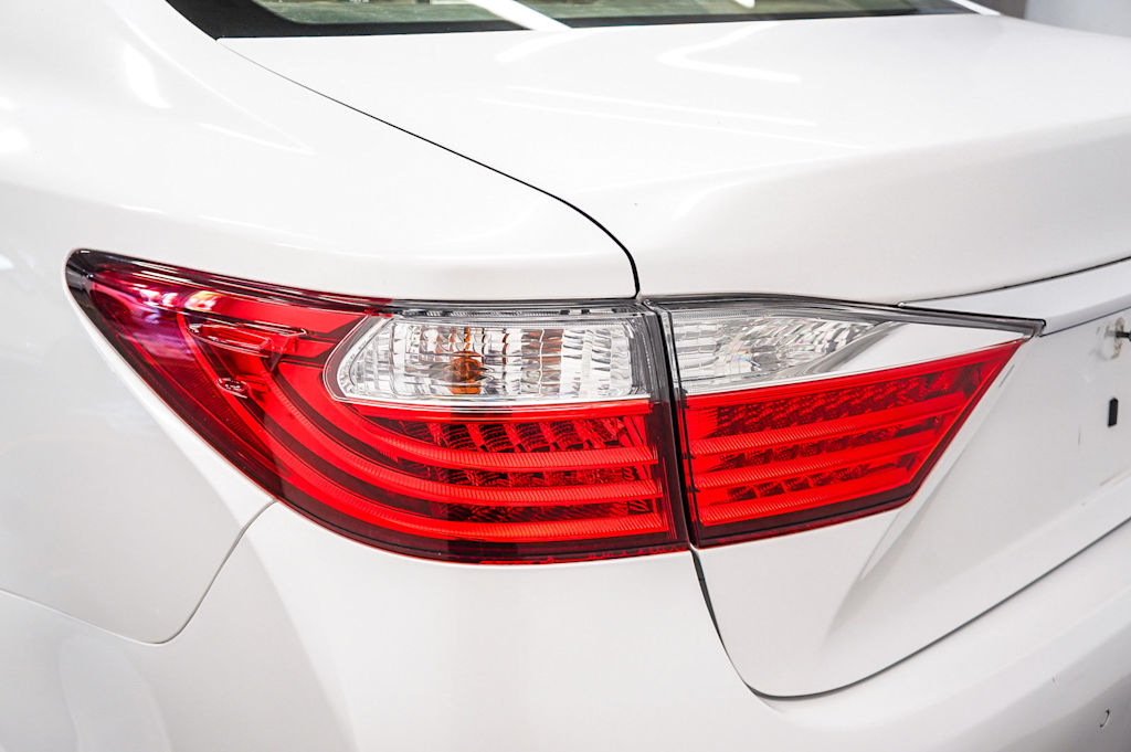 Thumbnail: 2013 Lexus ES - 18