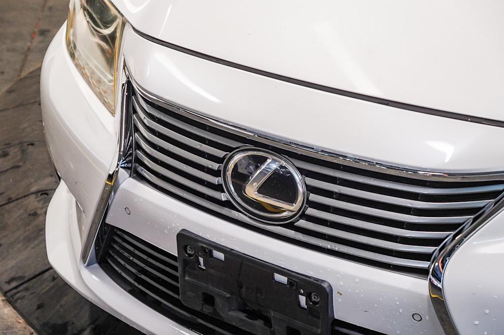 Thumbnail: 2013 Lexus ES - 6